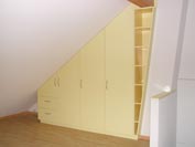 Schrank in Dachschräge